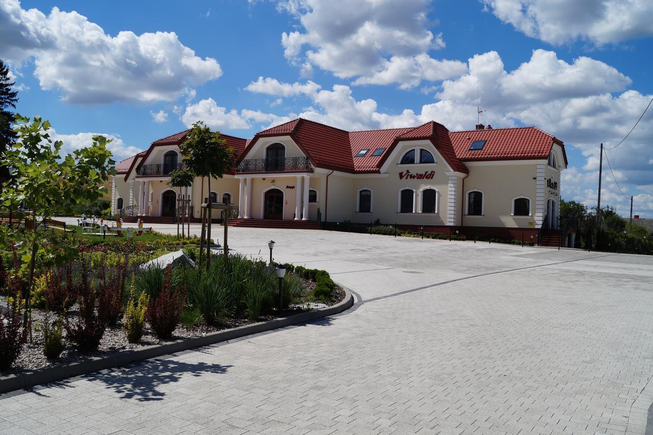 Hotel Viwaldi Baruchowo Екстериор снимка